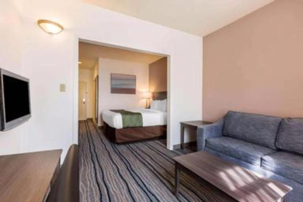 Ramada Suites By Wyndham San Diego Exterior foto