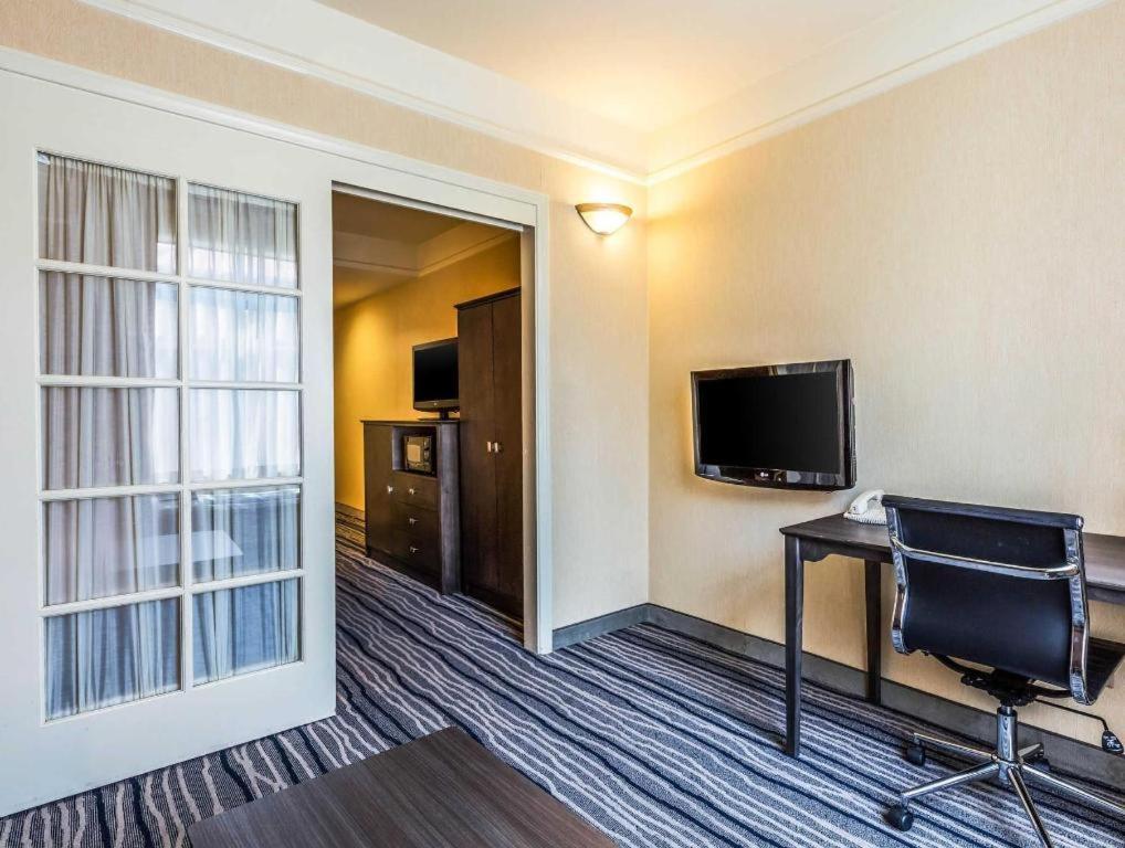 Ramada Suites By Wyndham San Diego Exterior foto